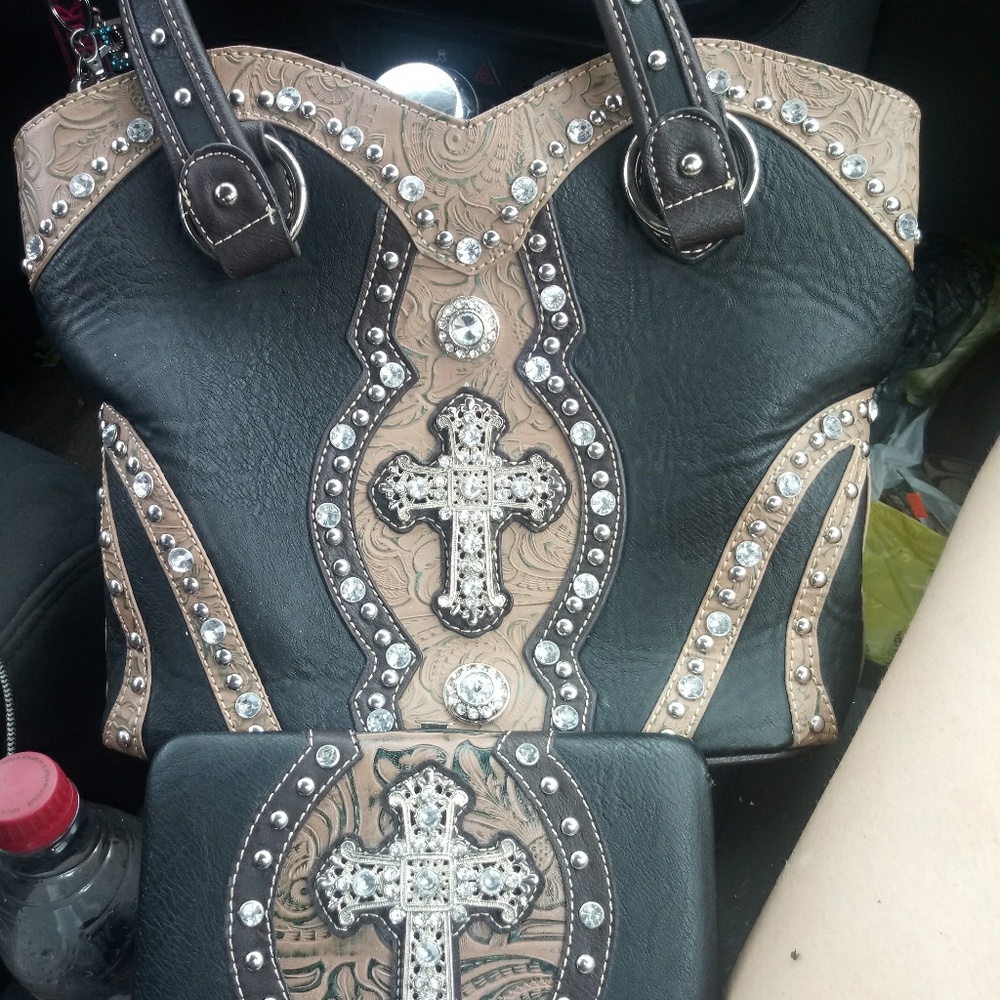 Rustic Coutures Purse with matching wallet.